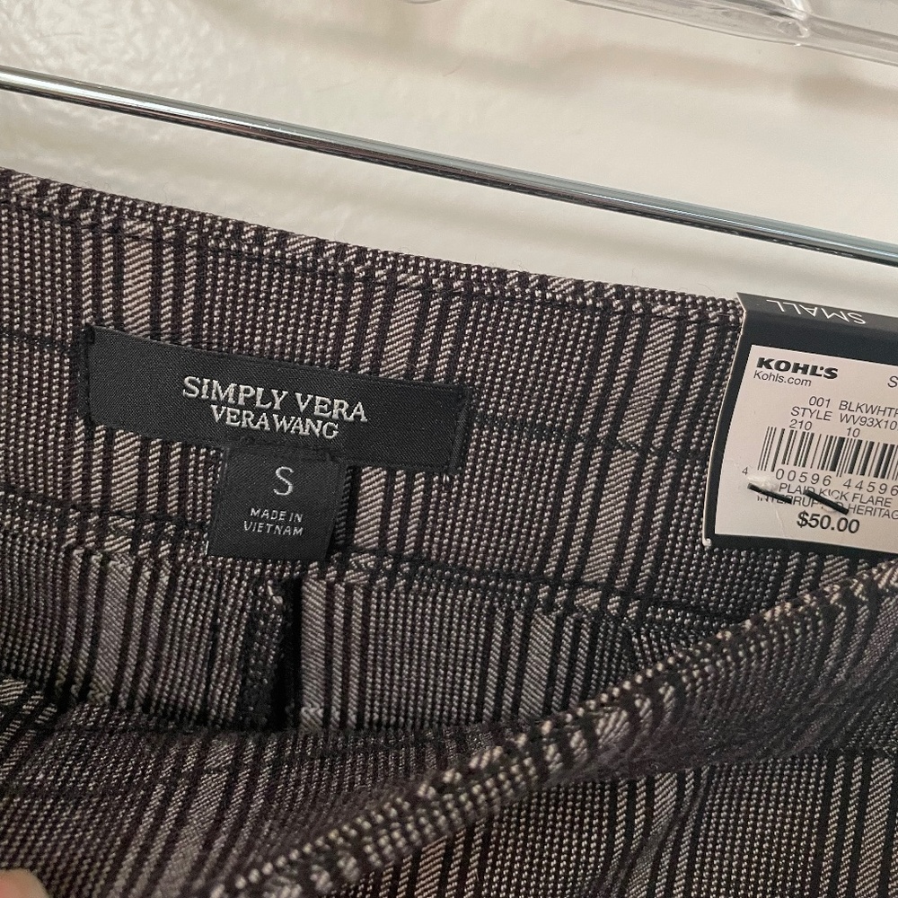 Vera Wang: Capri Pants NEW!